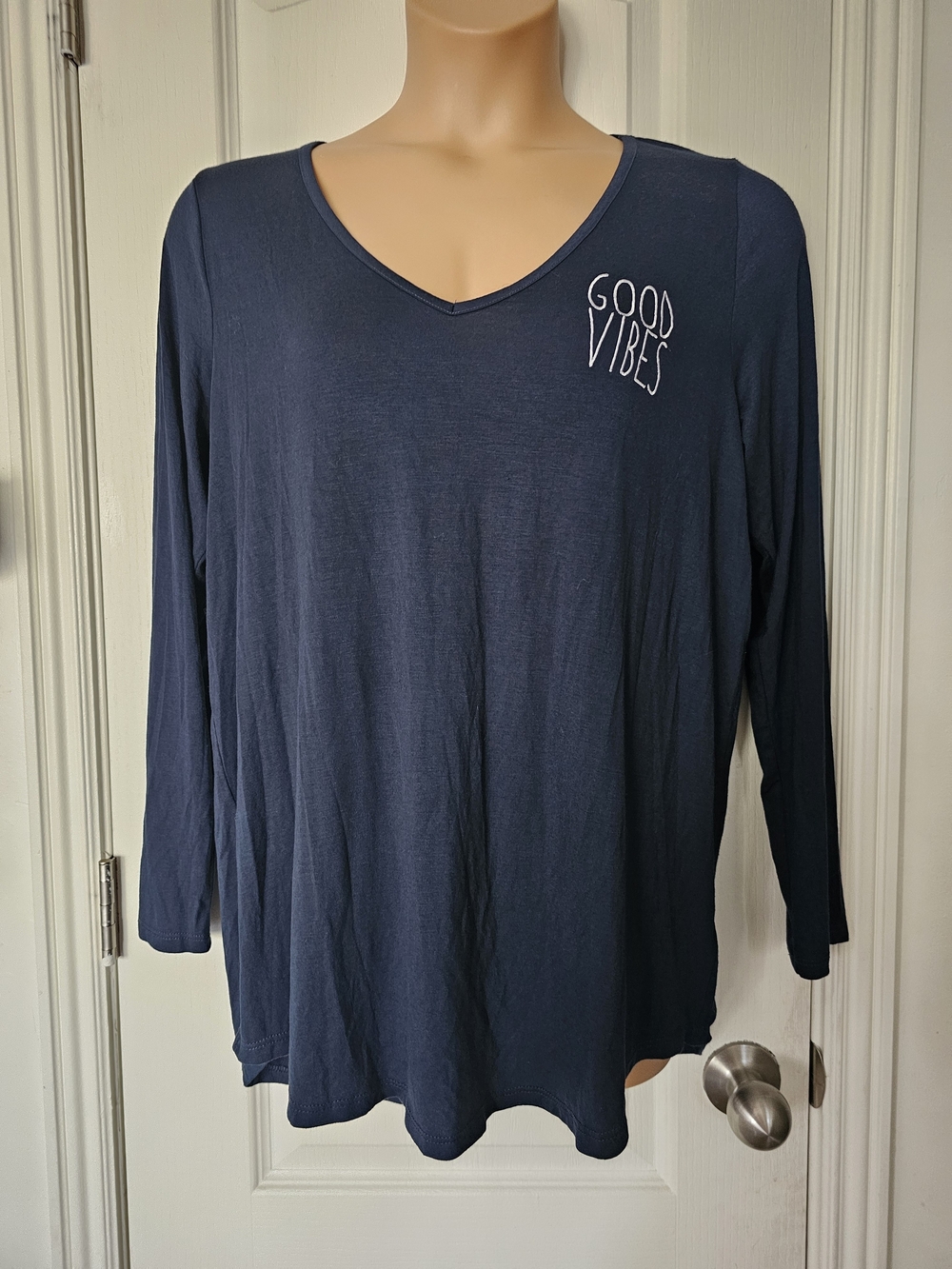 Torrid Sz 2 Good Vibes Navy V-Neck Women’s Top